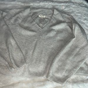 Open edit beautiful cream color v neck crop sweater.